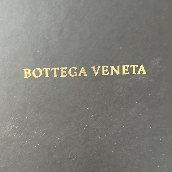 Bottega Veneta men’s stylish sneakers - Picture 5 of 10